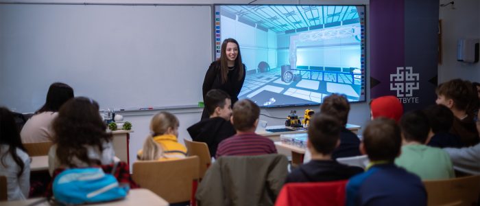 Profil de mentor Științescu: Nicoleta Ciubotaru – energia care aprinde curiozitatea și speranța în comunitate